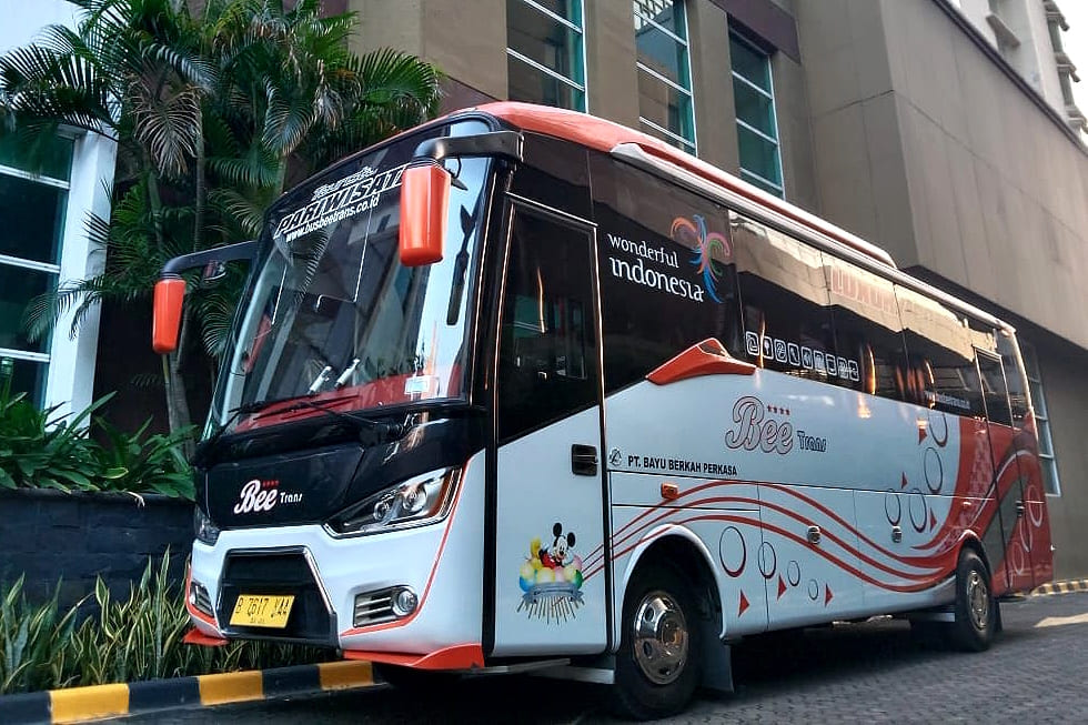 Medium Bus VIP Legrest - Sewa Bus Pariwisata Beetrans