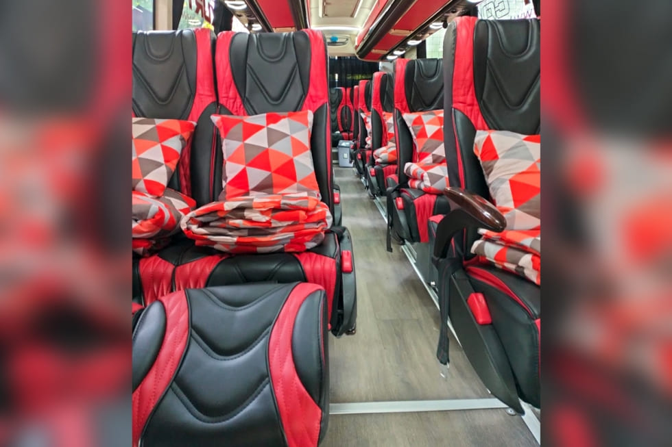 NEW! Medium Bus VIP Legrest - Sewa Bus Pariwisata Beetrans