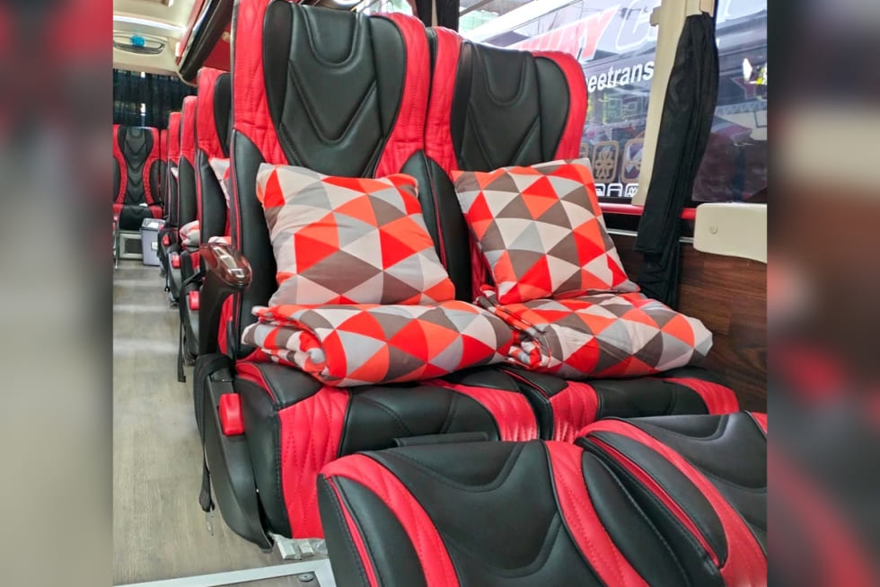 NEW! Medium Bus VIP Legrest - Sewa Bus Pariwisata Beetrans