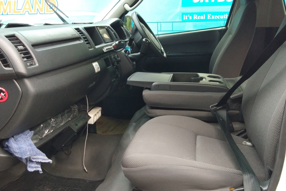 Toyota Hiace - Sewa Bus Pariwisata Beetrans