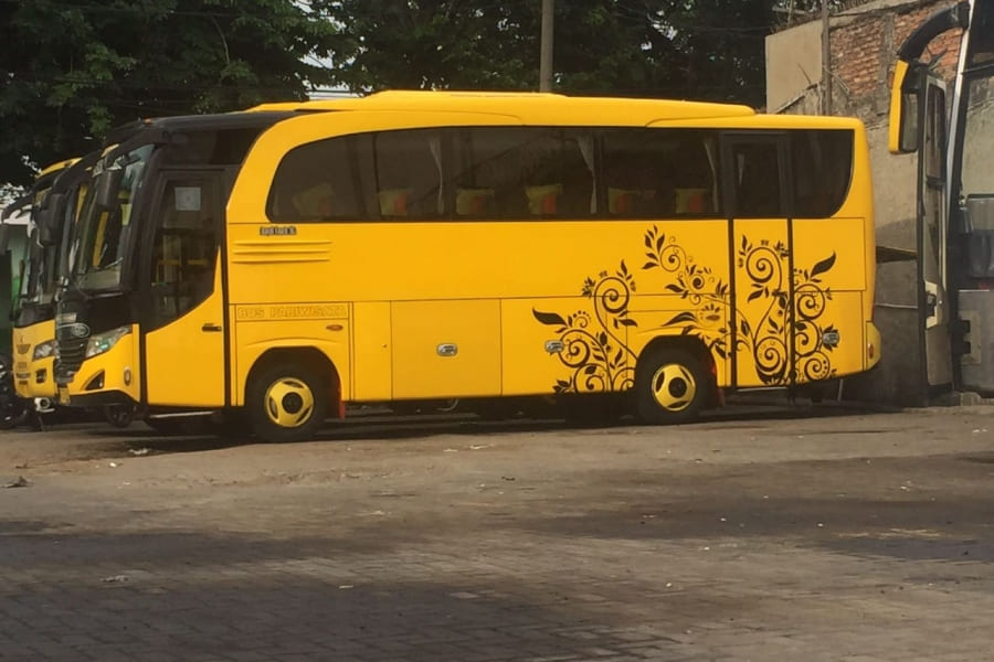 Sewa Bus Medium Jakarta