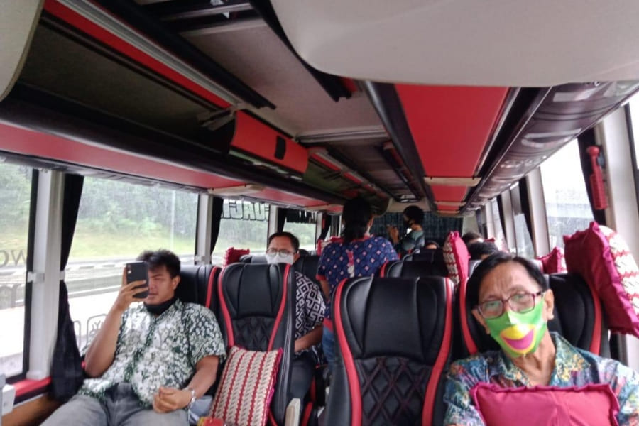 Sewa Bus Medium Tangerang
